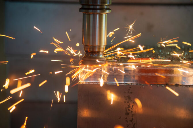 The,Cnc,Milling,Machine,Cutting,The,Mold,Part,In,Roughing